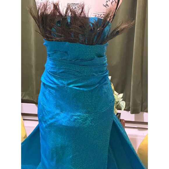 Vtg Victor Costa Teal Mermaid Gown w/ Peacock Feathers – Dramatic Train Size 10 - Picture 2 of 10
